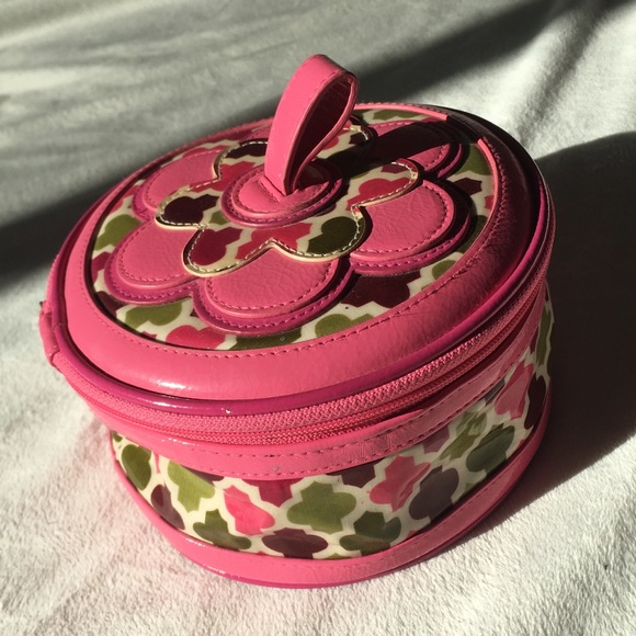 Vera Bradley Handbags - AUTHENTIC Retired Vera Bradley Frill Makeup Case